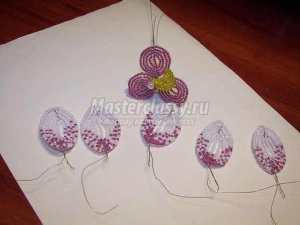 Орхидея из бисера