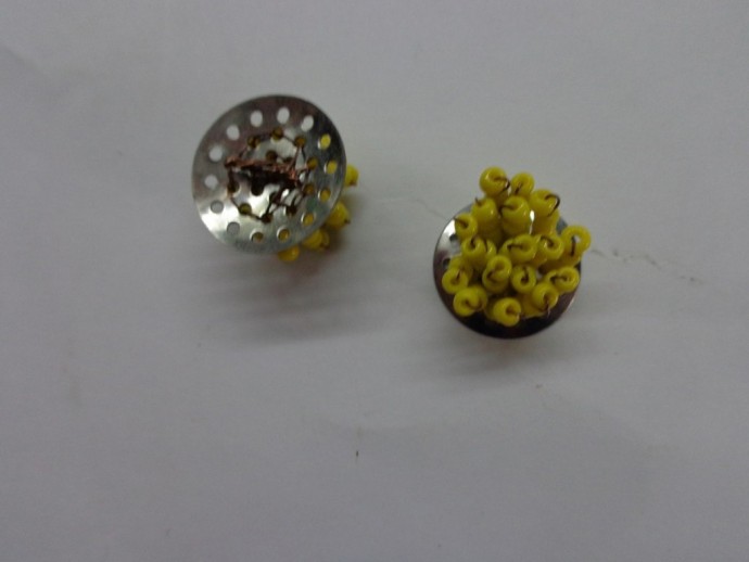 ​Милые ромашки из бисера