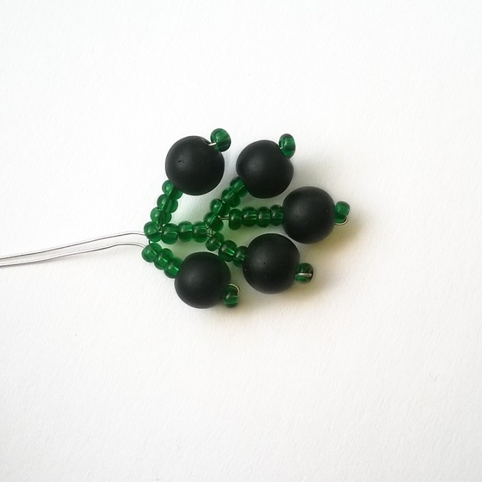 Шпилька со смородиной