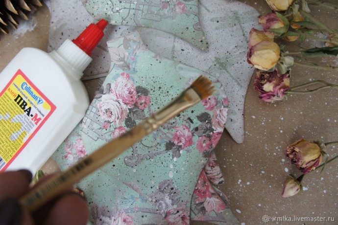 Украшение в винтажном стиле