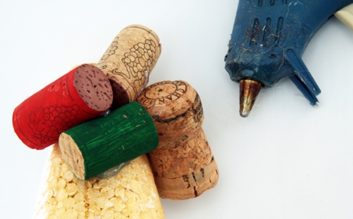 Креативная ёлочка из пробок Креативная ёлочка из пробок