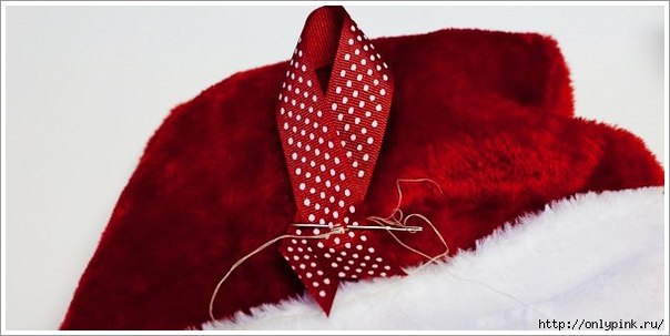 Новогодний венок в виде Деда Мороза