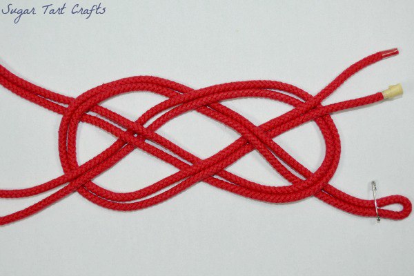 Идея декора одежды шнуром