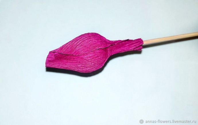 Роза из гофрированной бумаги