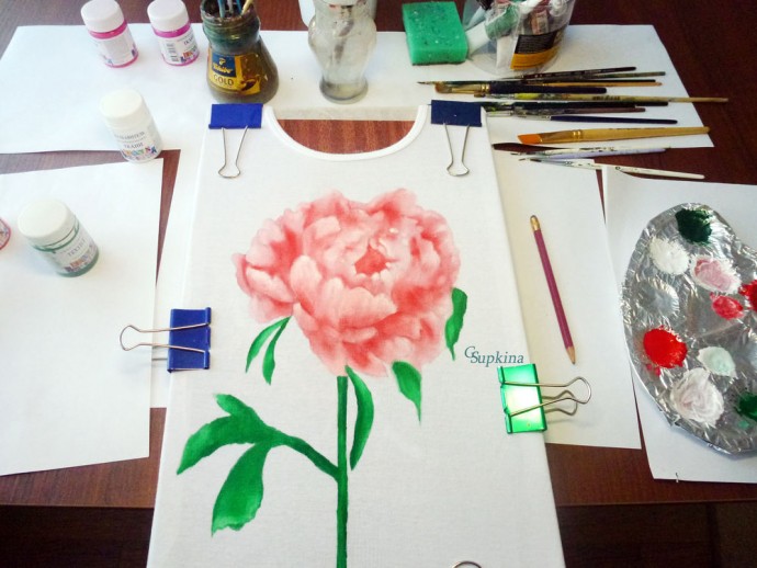 Рисование пиона на футболке