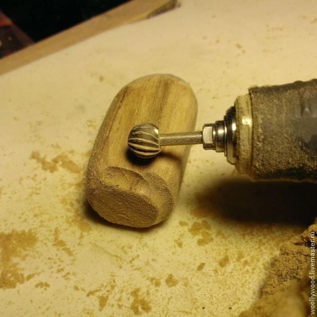 Кулон-домик в форме желудя