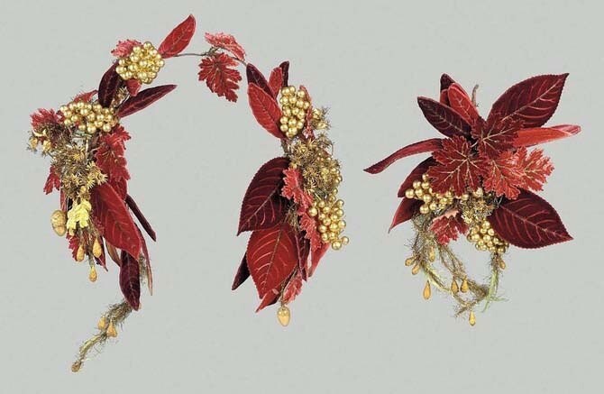 Украшения из цветов из XIX века