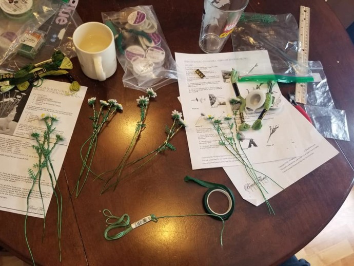 ​Полевые ромашки из бисера