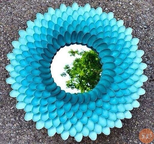 Декор из пластиковых ложек