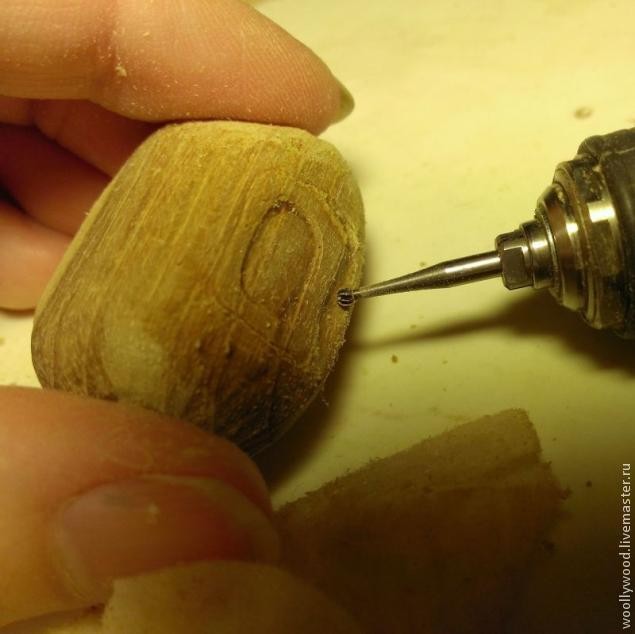 Кулон-домик в форме желудя