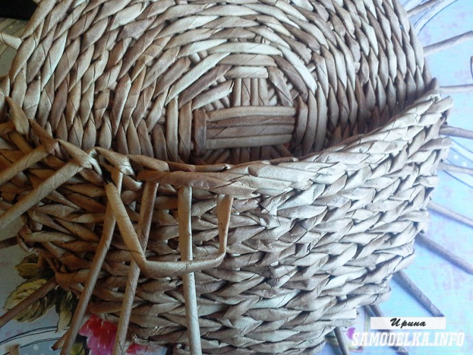 Сова-ключница из газетных трубочек