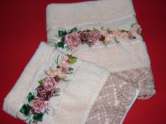 Вышивка лентами на полотенцах
