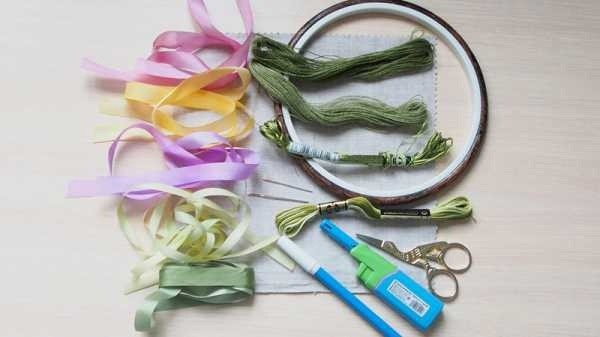 Вышивка лентами: букет люпинов