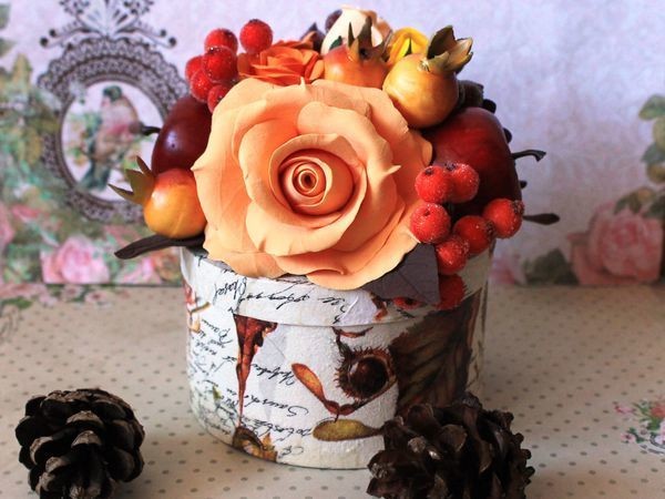 ​Шкатулка с букетом цветов из полимерной глины в осенних тонах