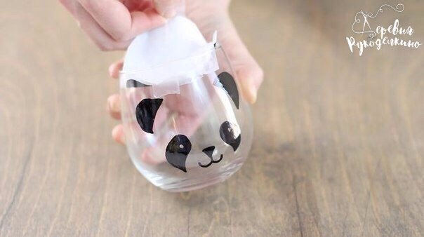 Украшаем при помощи маркера или краски по стеклу стакан для молока