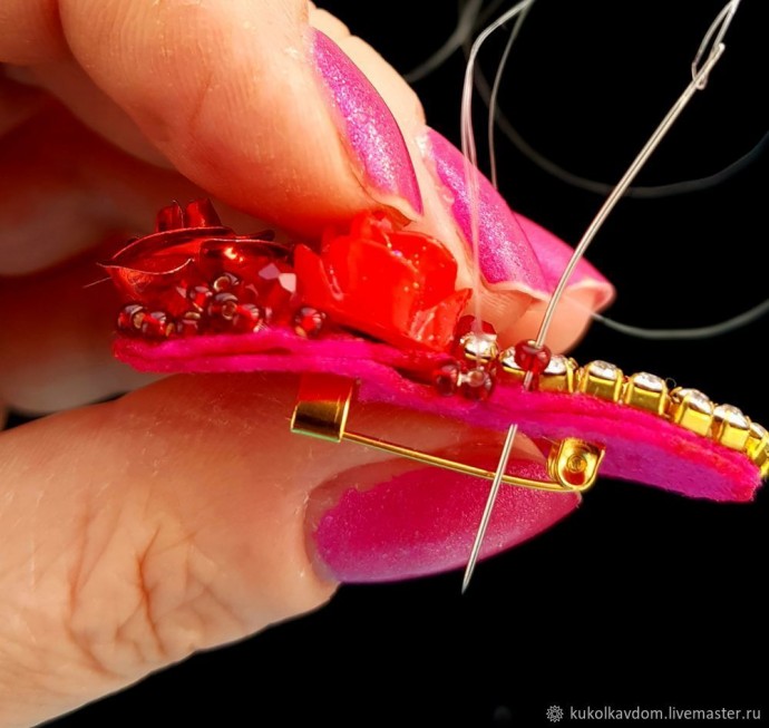 Сердечная брошь