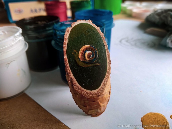 Расписная брошь-улитка