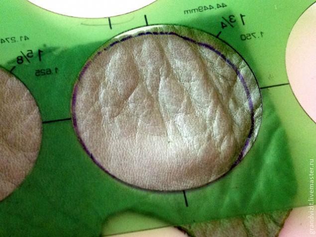 Хризантема из замши