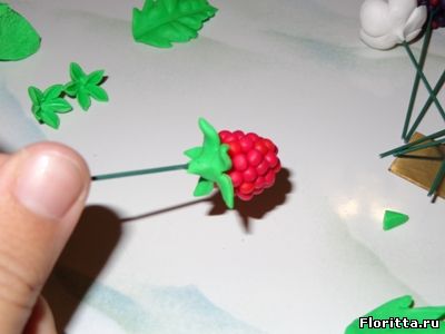 Ободок с ягодами из полимерной глины: малина и ежевика