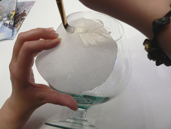 Рождественские подсвечники из бокалов в технике декупажа