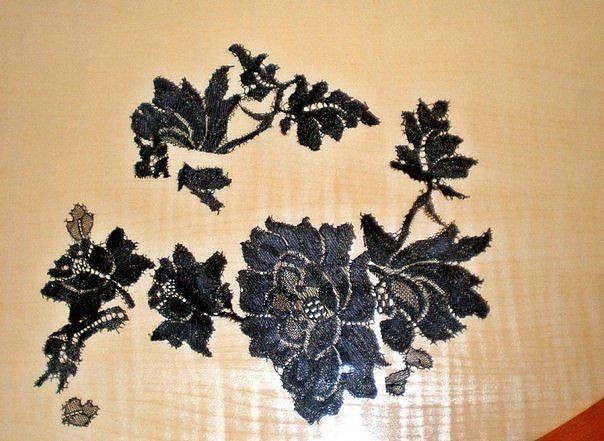 Декор рубашки при помощи гипюра