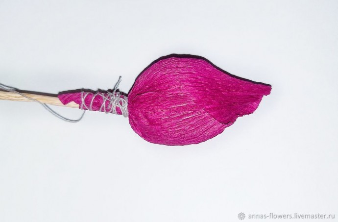 Роза из гофрированной бумаги