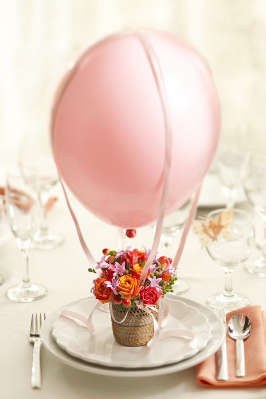 Идеи сервировки стола с воздушными шариками