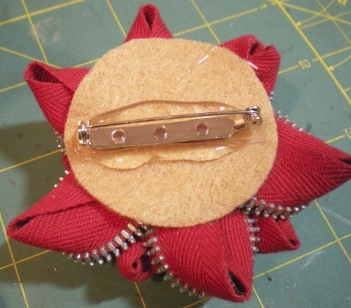 Великолепные цветы из молнии: мастер-класс