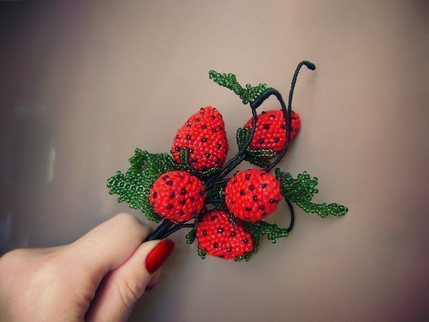 Клубника из бисера