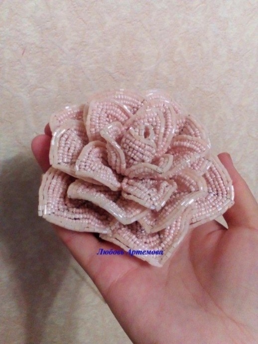 Пышная роза из бисера Пышная роза из бисера