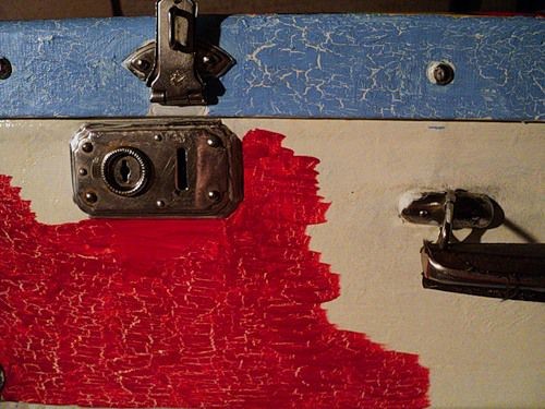 Декорируем старый чемодан