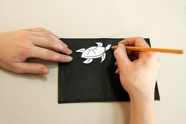 Точечная роспись обложки для паспорта