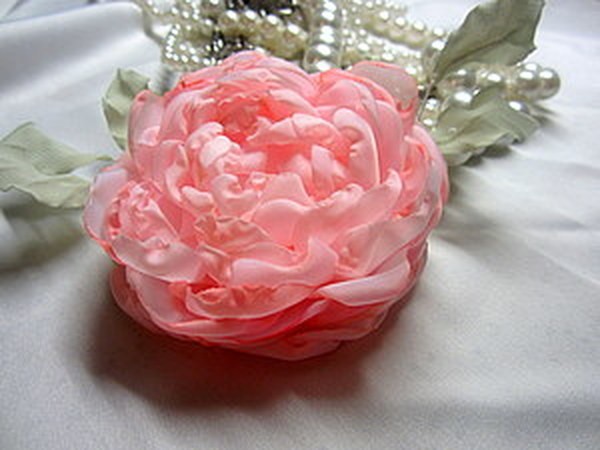 Нежный пион из ткани