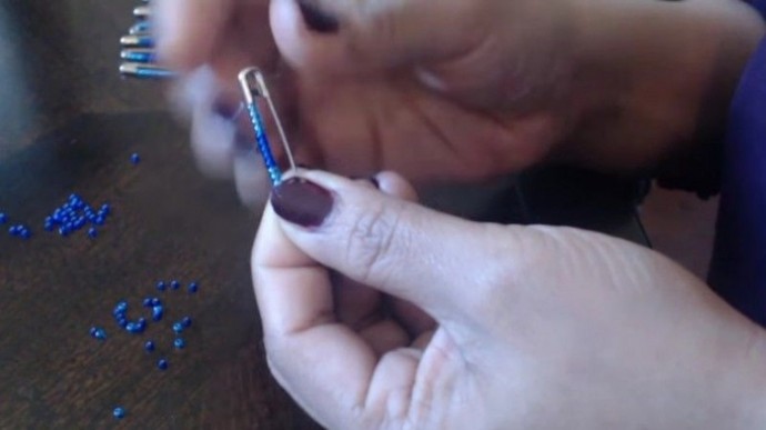 Необычные украшения из английских булавок