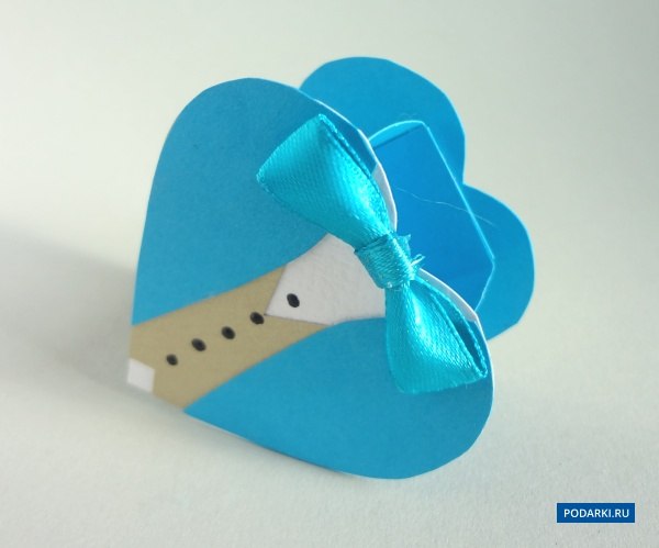 Коробочка-сердечко в виде мужского костюма