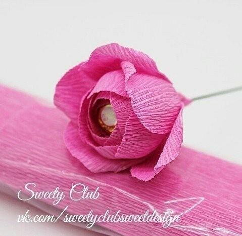 ​Сладкая розочка с конфеткой внутри