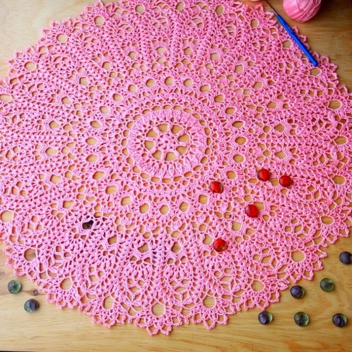Розовая салфетка крючком Розовая салфетка крючком