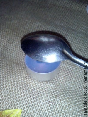 Свеча с плетеным венком вокруг