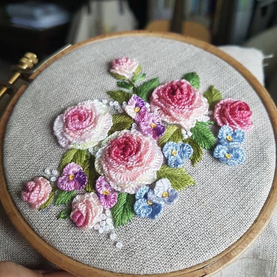 ​Объемная вышивка цветка