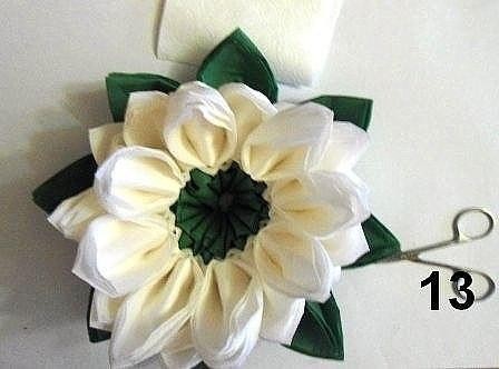 ​Цветок из салфеток для украшения праздничного стола