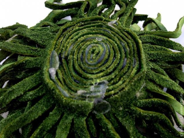 Хризантема из замши