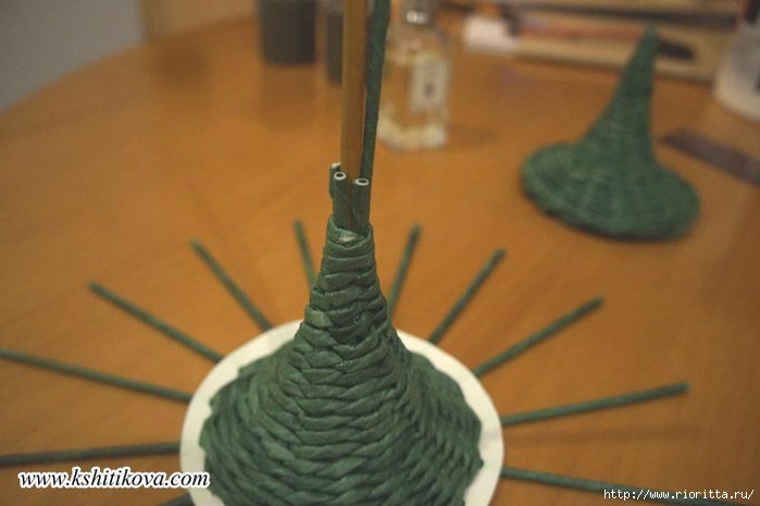 ​Елочка из бумажной лозы