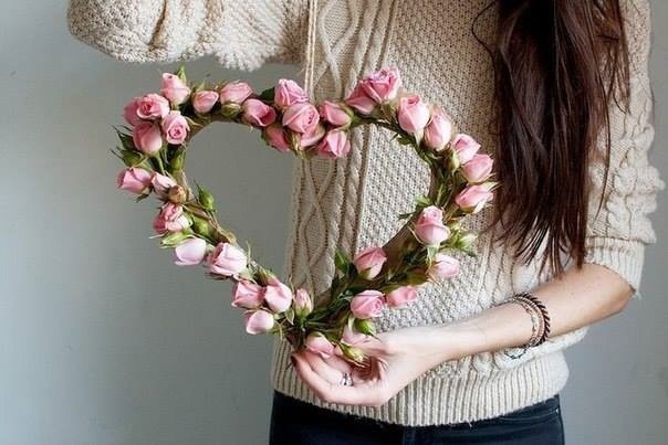 Венок из живых роз