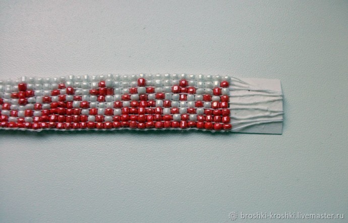 Застёжка из кожи на браслетах из бисера