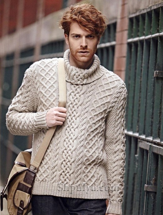 Великолепный мужской свитер с высоким воротом и аранами