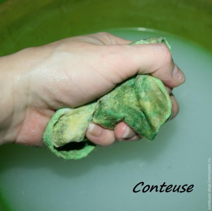 Веточка рябины из шерсти