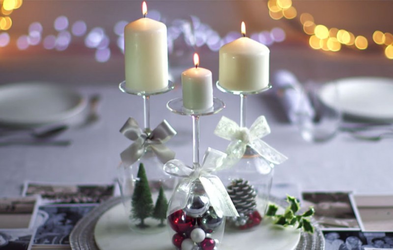 Декор свеч бокалами с елочными шарами: идеи