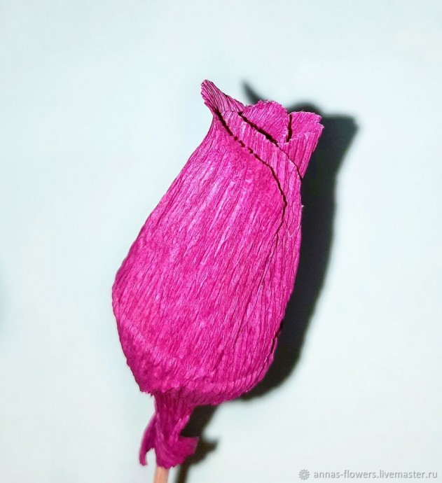 Роза из гофрированной бумаги