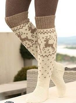 Вяжем тёплые гольфы с оленями