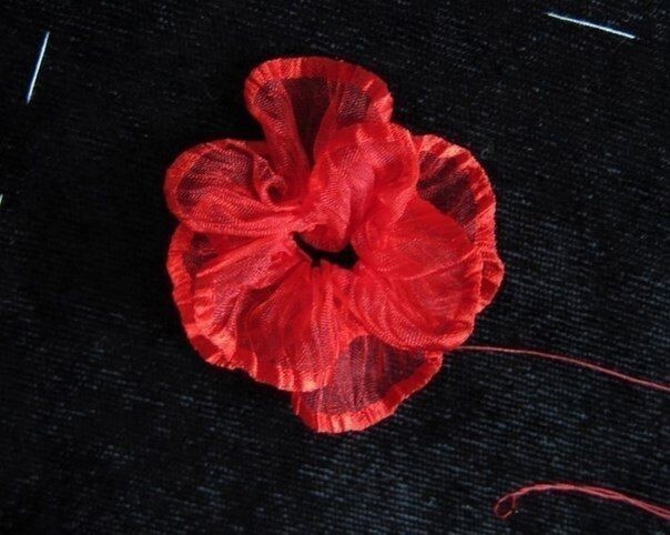 Вышивка маков лентами